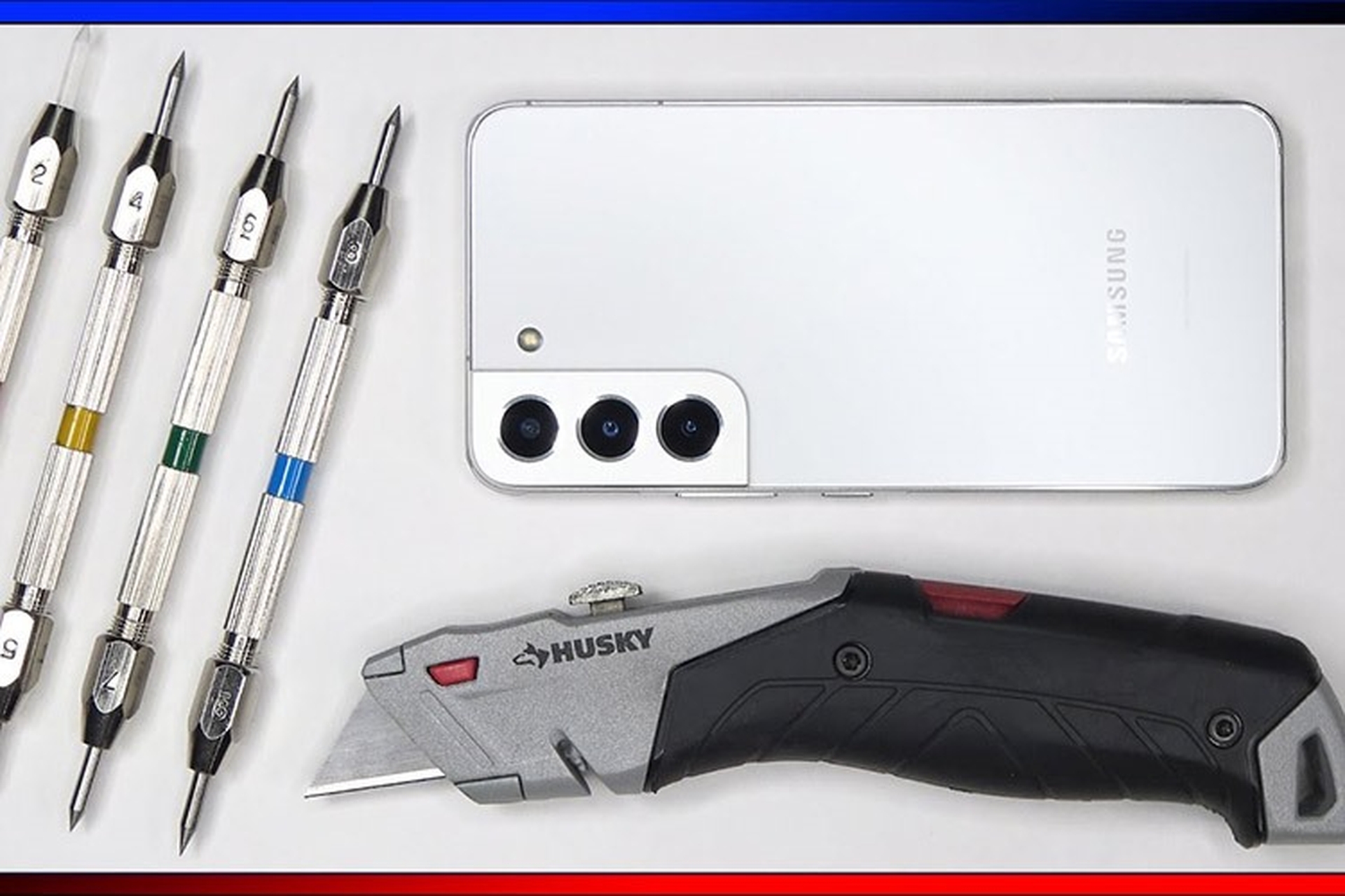 Samsung Galaxy S22 dễ dàng vượt qua bài kiểm tra độ bền, tháo rời linh kiện