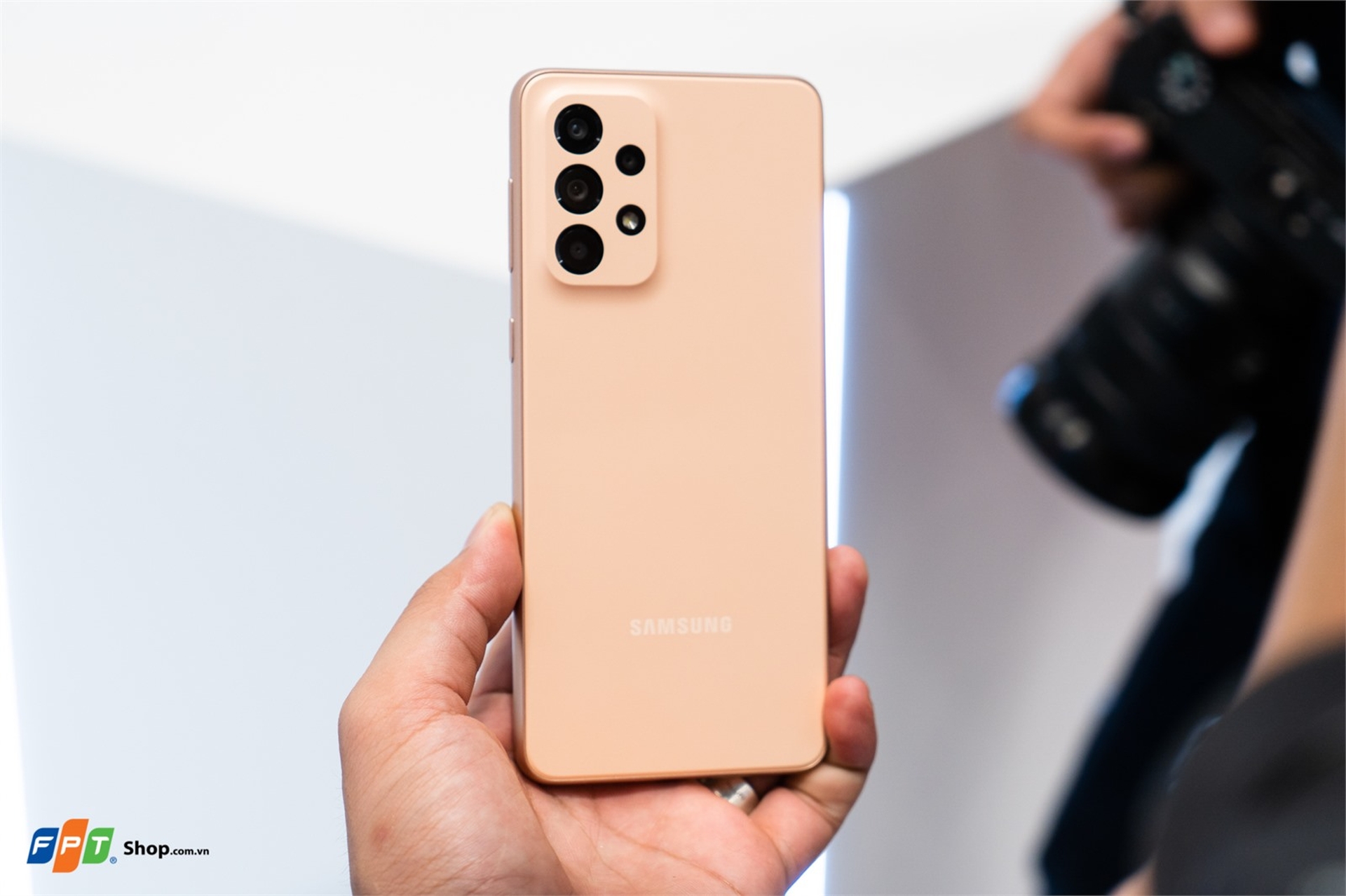 Trên tay Samsung Galaxy A33 5G: Thiết kế, cấu hình tương tự Galaxy A53, mức giá phải chăng hơn