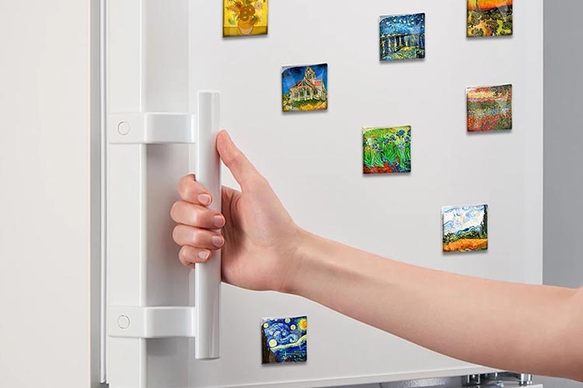 Có nên trang trí tủ lạnh bằng nam châm hay không? Lợi ích và tác hại khi gắn nam châm lên tủ lạnh mà bạn không nên bỏ qua