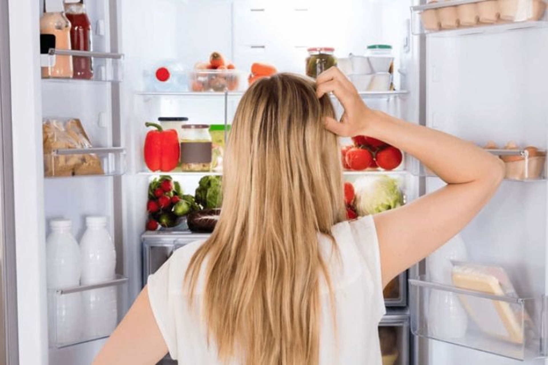 Đóng mở cửa tủ lạnh liên tục có sao không? Quên đóng cửa tủ lạnh tốn bao nhiêu điện?