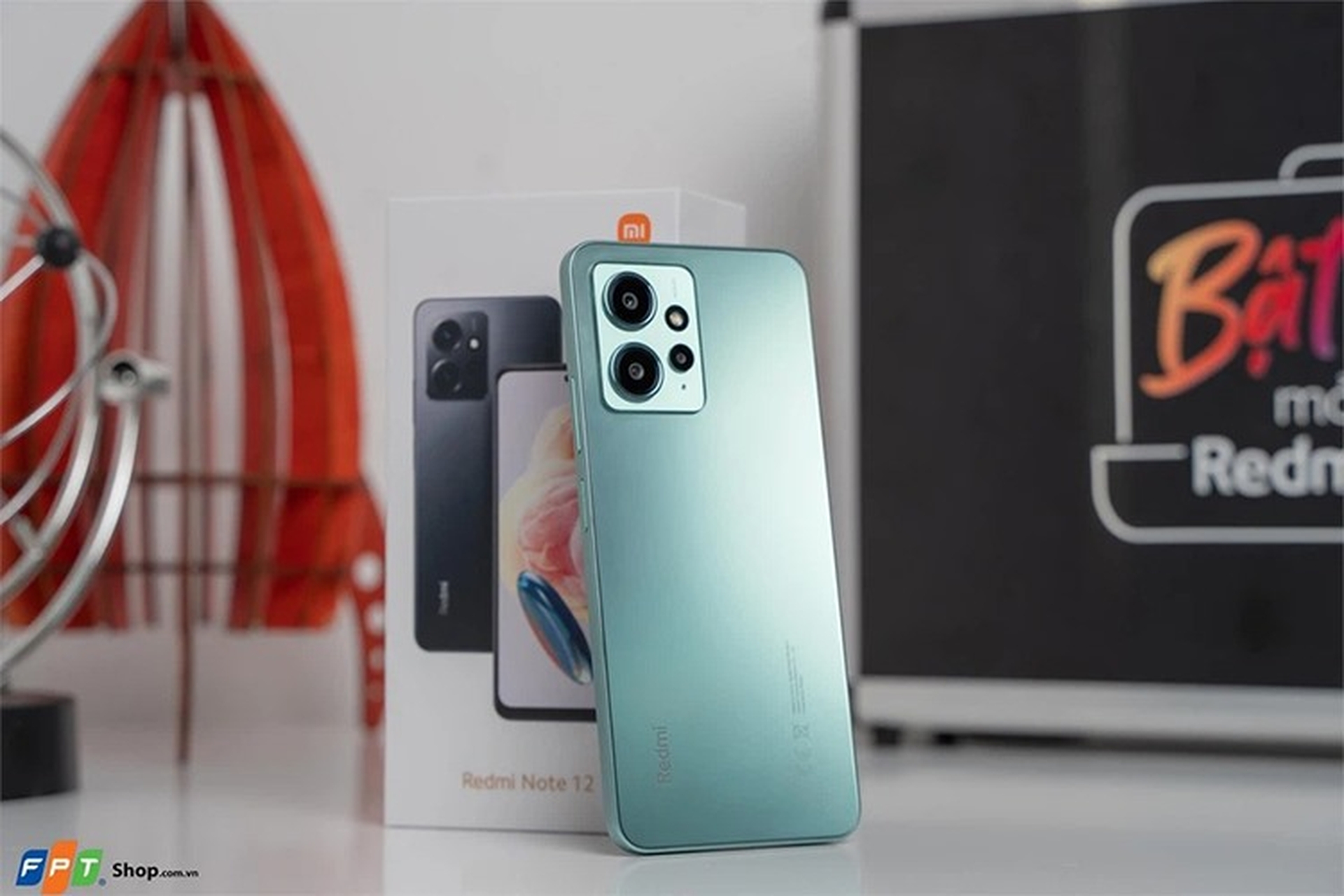 Hotsale cho Tết Dương lịch 2024, điện thoại Xiaomi giảm giá lên đến 2.7 triệu, ưu đãi đi kèm cực hấp dẫn, đừng bỏ lỡ!