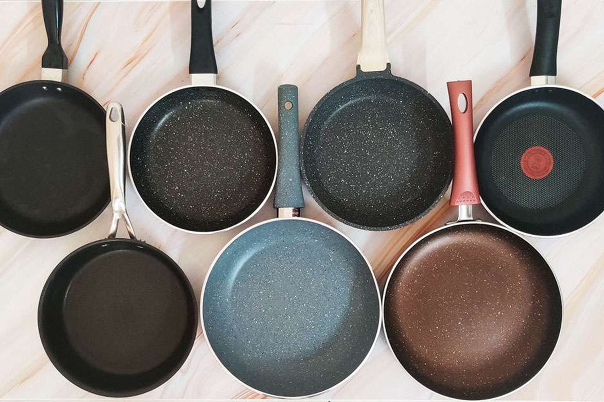 Bạn nên chọn mua loại chảo chống dính nào tốt cho sức khỏe?
