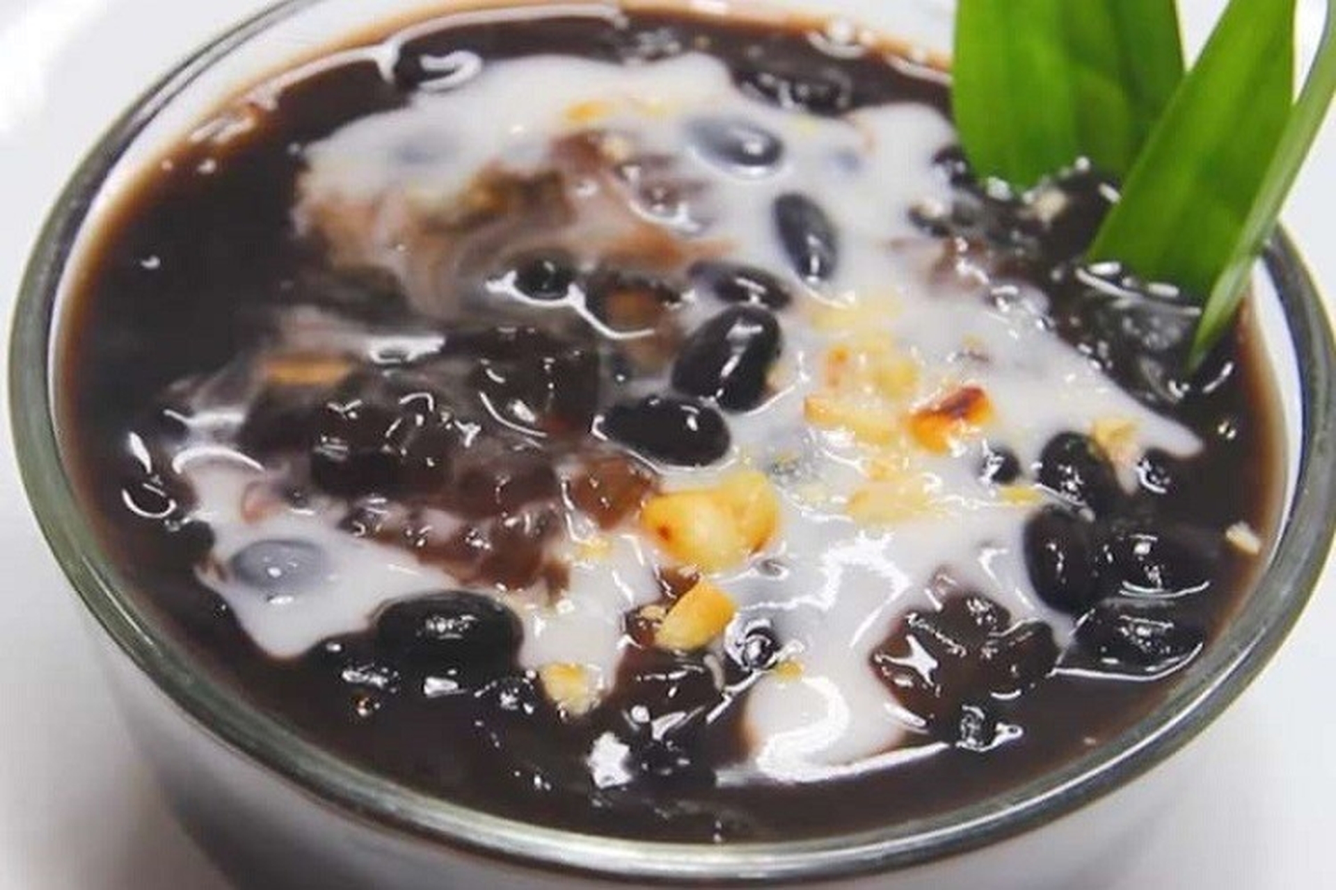 Giải nhiệt mùa hè với cách nấu chè đậu đen bằng nồi áp suất nhanh chóng và tiện lợi