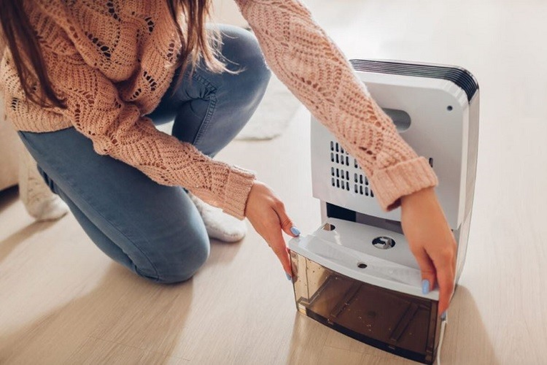 Tìm hiểu 3 cách xử lý máy hút ẩm bị chảy nước, rò rỉ nước hiệu quả