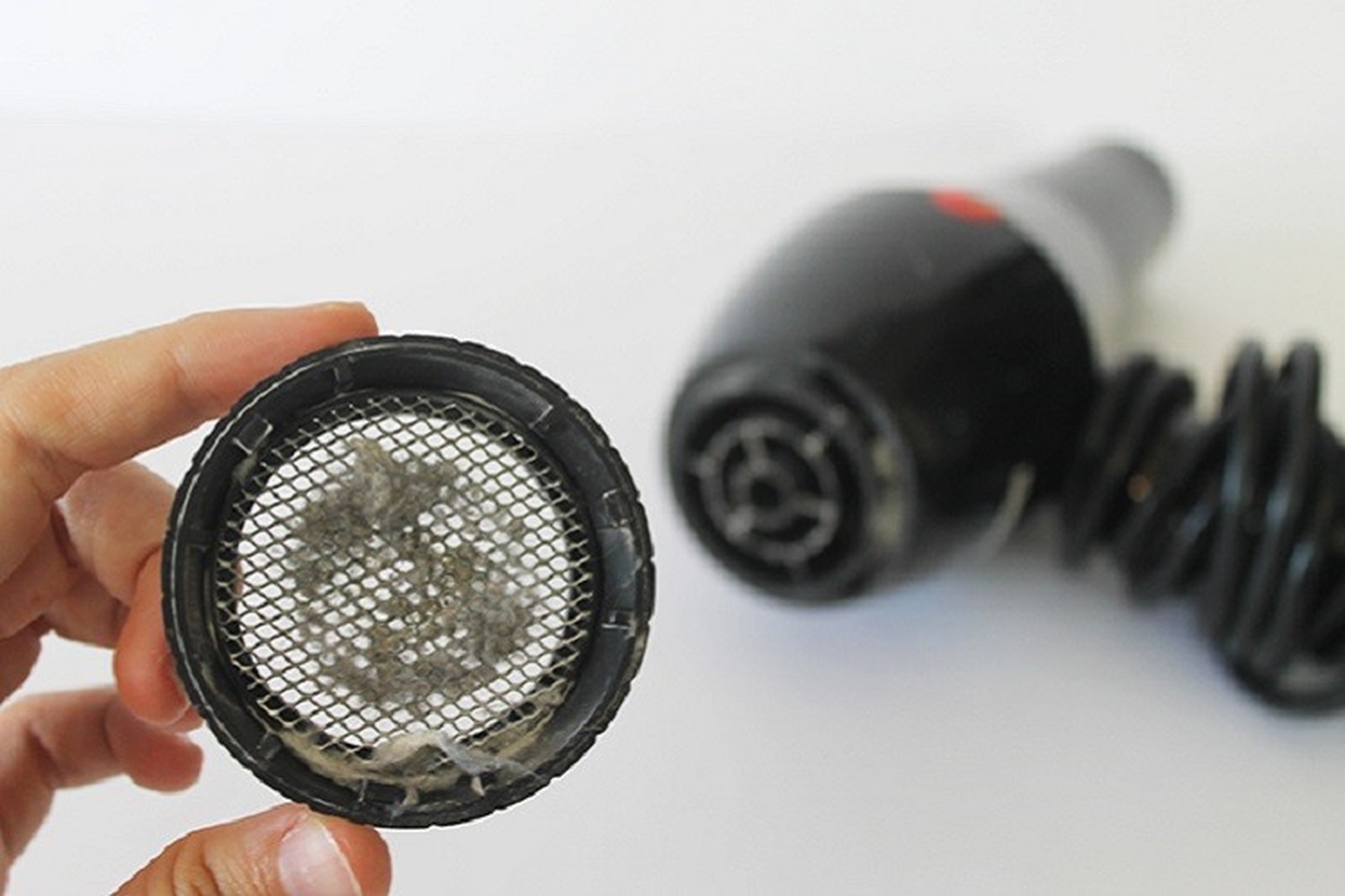 4 bước vệ sinh máy sấy tóc, làm sạch bụi bẩn nhanh gọn và hiệu quả