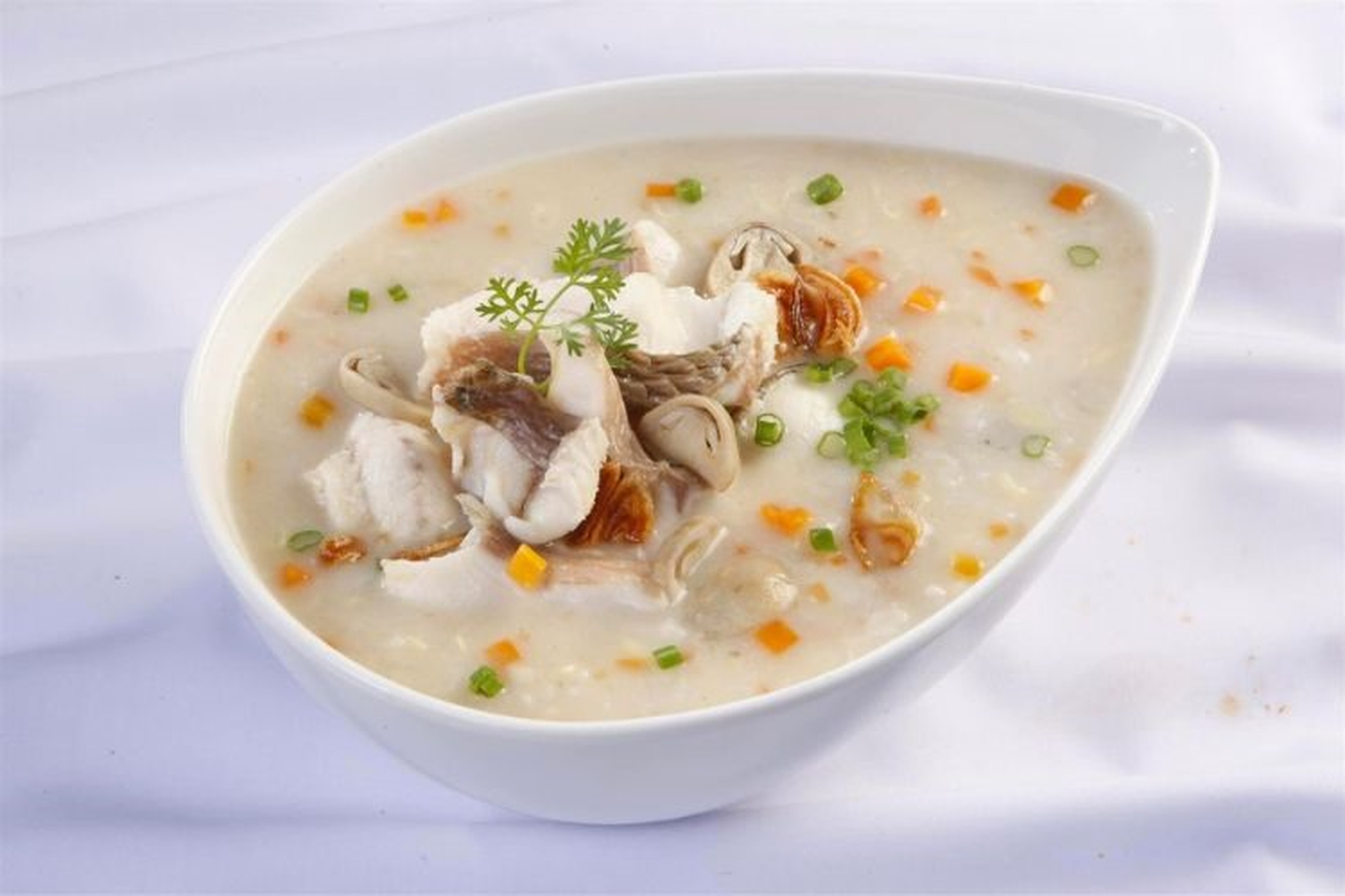 Cách nấu cháo cá lăng thơm ngon, bổ dưỡng cho cả gia đình và tìm hiểu thành phần dinh dưỡng