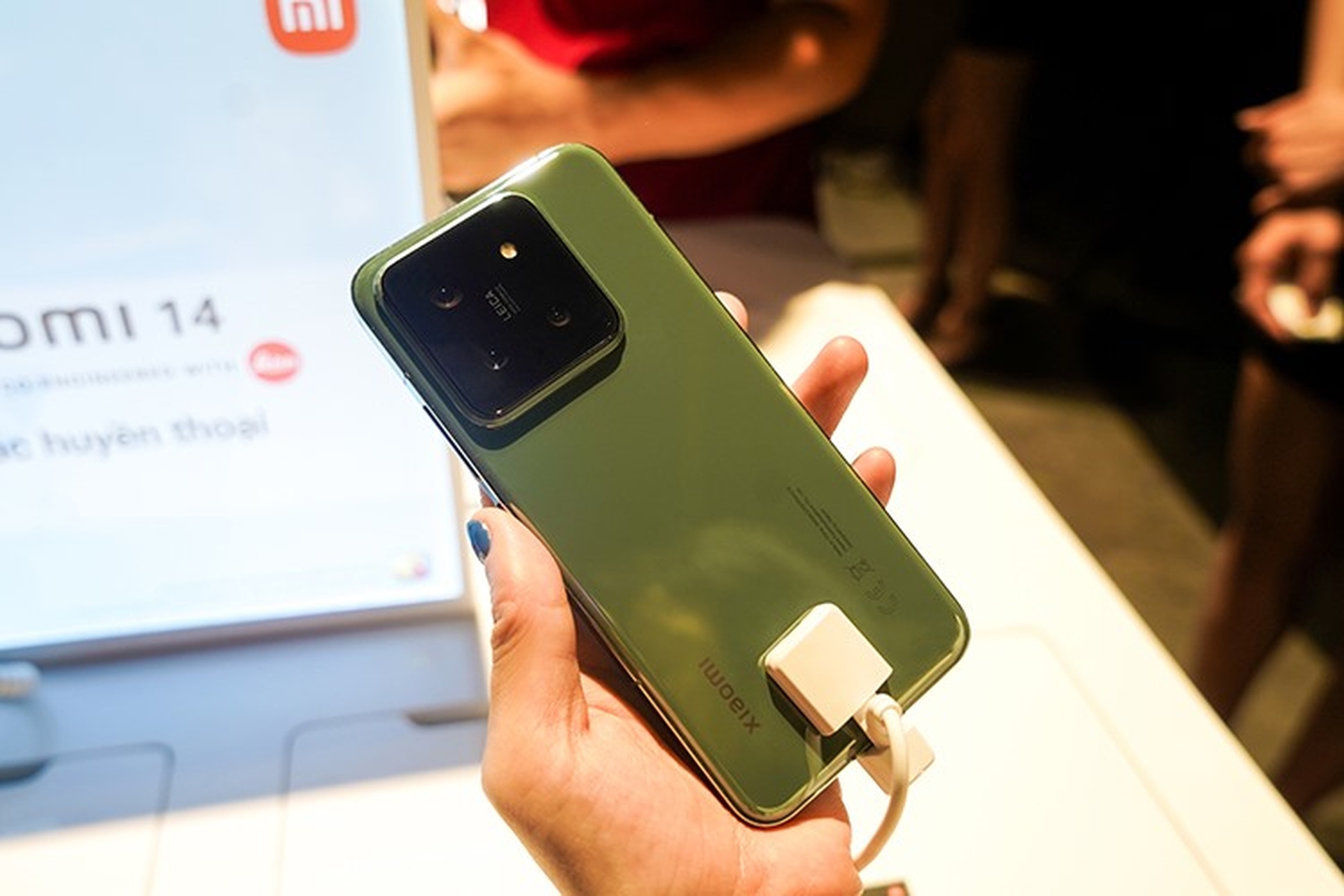 Trên tay Xiaomi 14: Snapdragon 8 Gen 3, màn hình 1.5K sắc nét, ống kính Leica thế hệ mới, giá chỉ 18.990.000đ