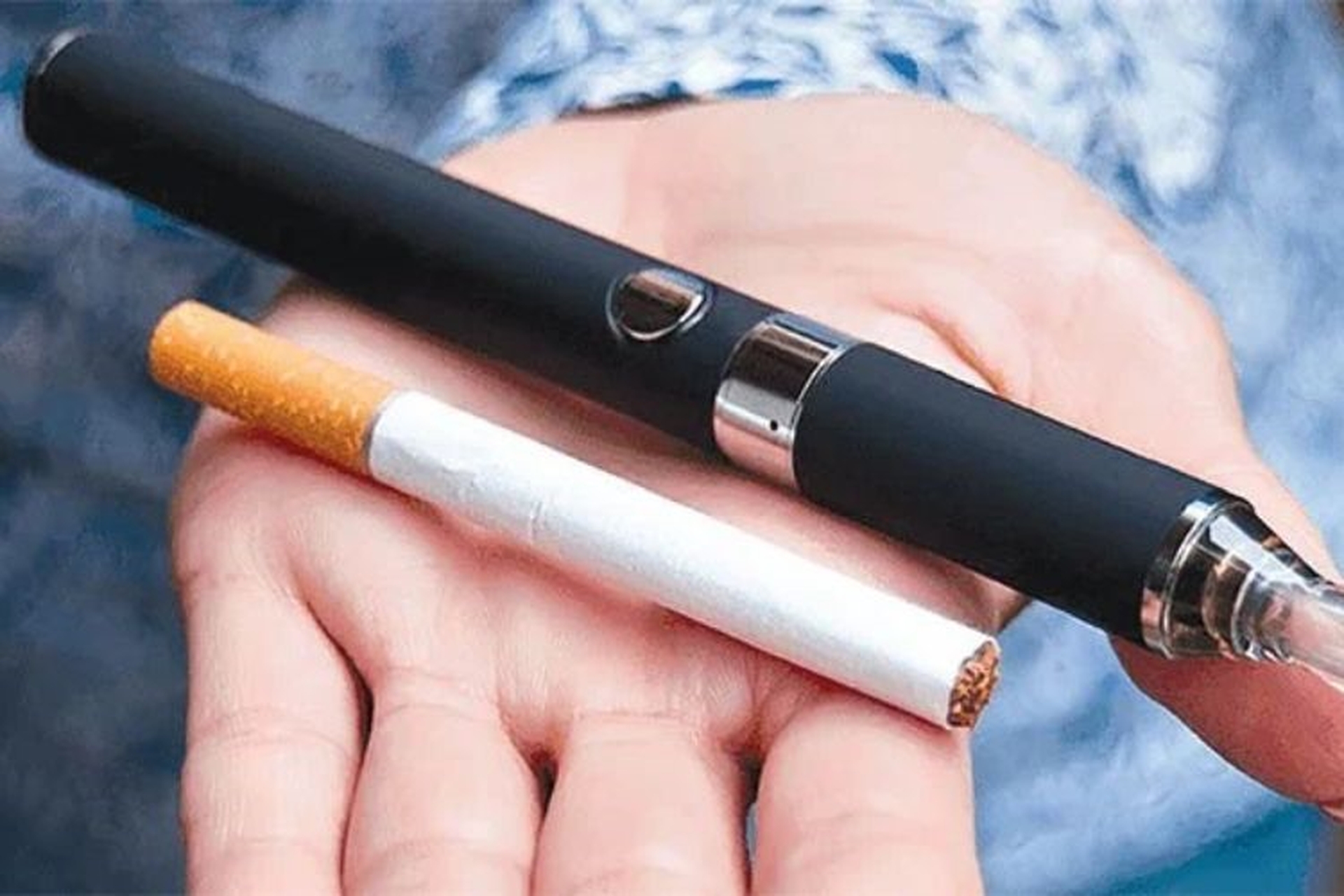 Thuốc lá điện tử là gì? Tìm hiểu những nguy cơ tiềm ẩn của việc sử dụng thuốc lá điện tử