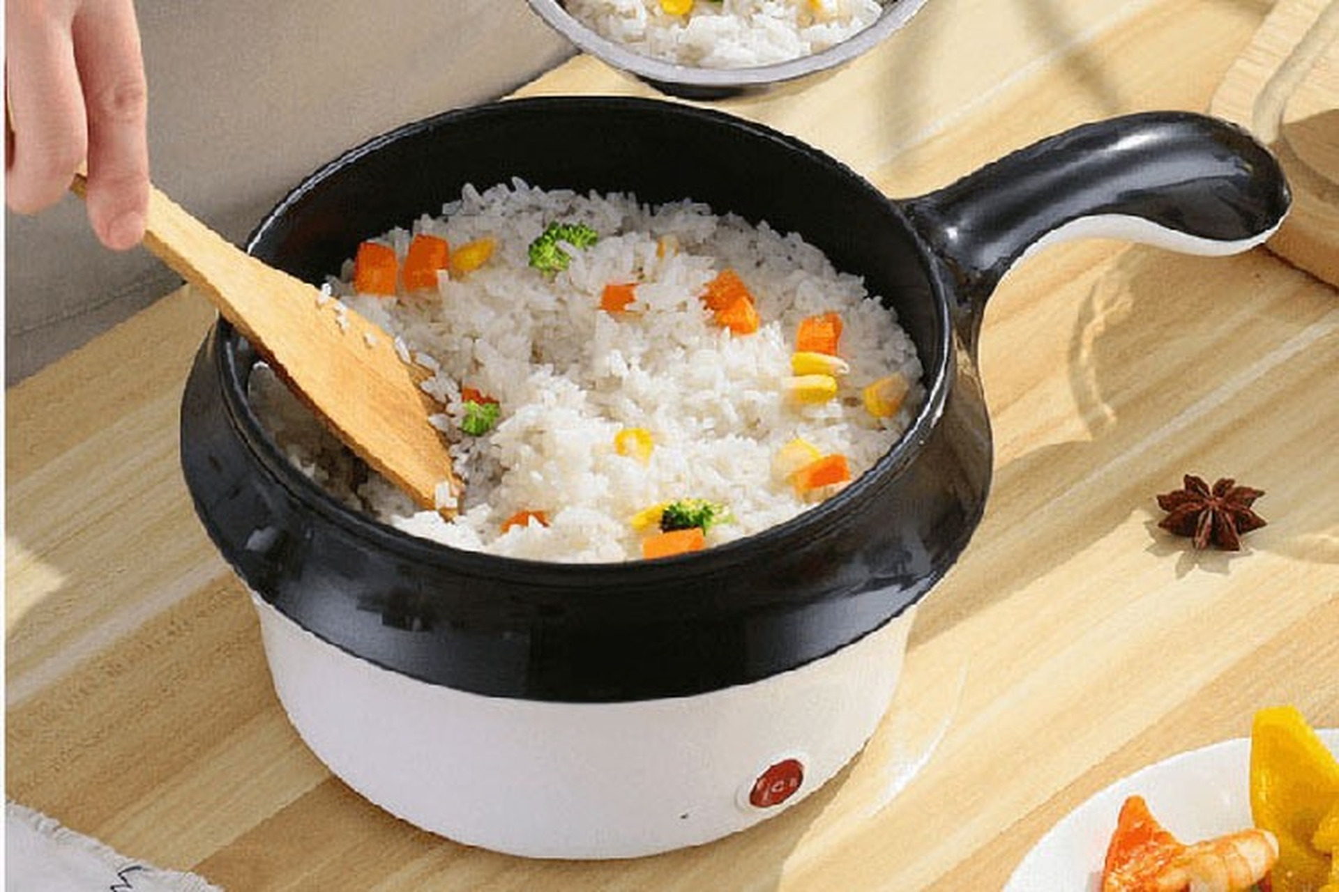 Nồi lẩu mini có nấu cơm được không? Nấu thế nào? Mách bạn 5 nồi lẩu mini "đáng đồng tiền bát gạo"