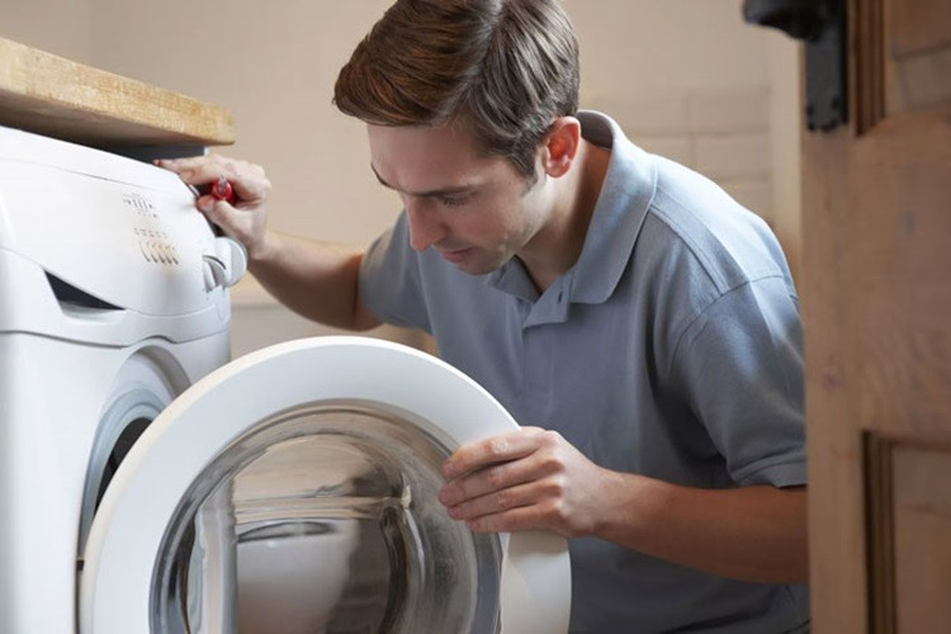 Máy giặt tự dừng khi đang chạy có nguyên nhân do đâu và cách khắc phục cụ thể như thế nào?