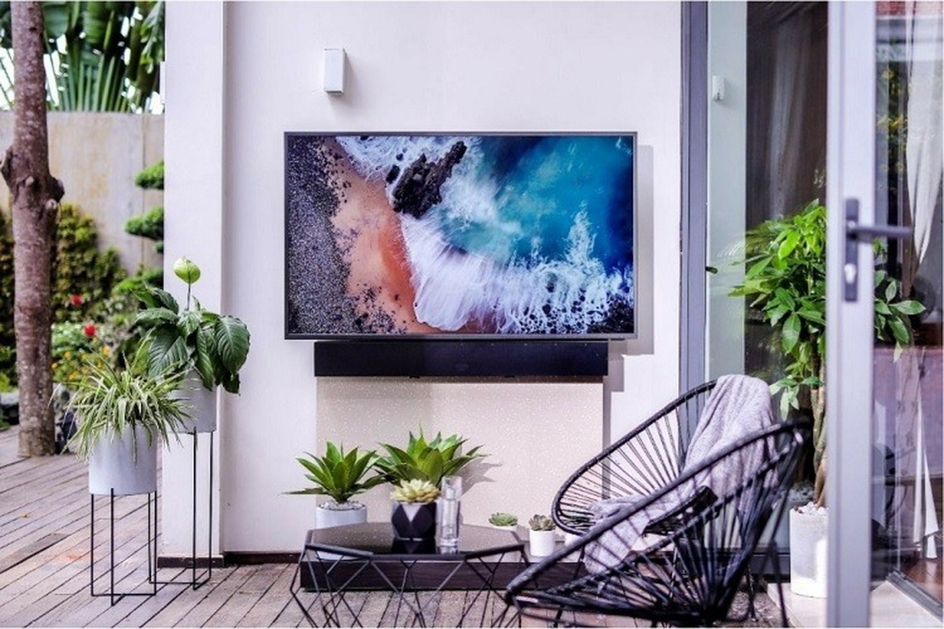 Tìm hiểu về tivi ngoài trời: Ai nên mua tivi ngoài trời và những điểm cần lưu ý khi chọn mua