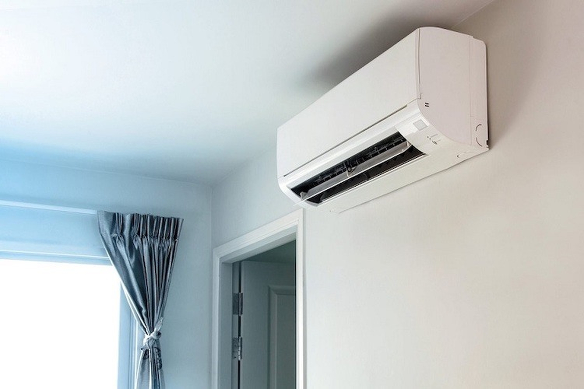 Máy lạnh Sharp chớp đèn là nguyên nhân do đâu? Cần phải làm gì để máy lạnh hoạt động trở lại