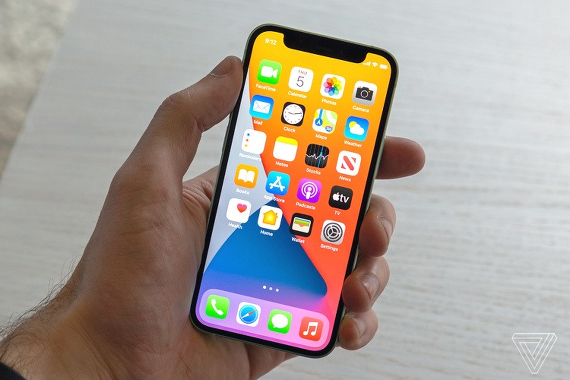 Góc giải đáp: iPhone 12 sạc nhanh bao nhiêu W? Cách lựa chọn củ sạc nhanh cho iPhone 12