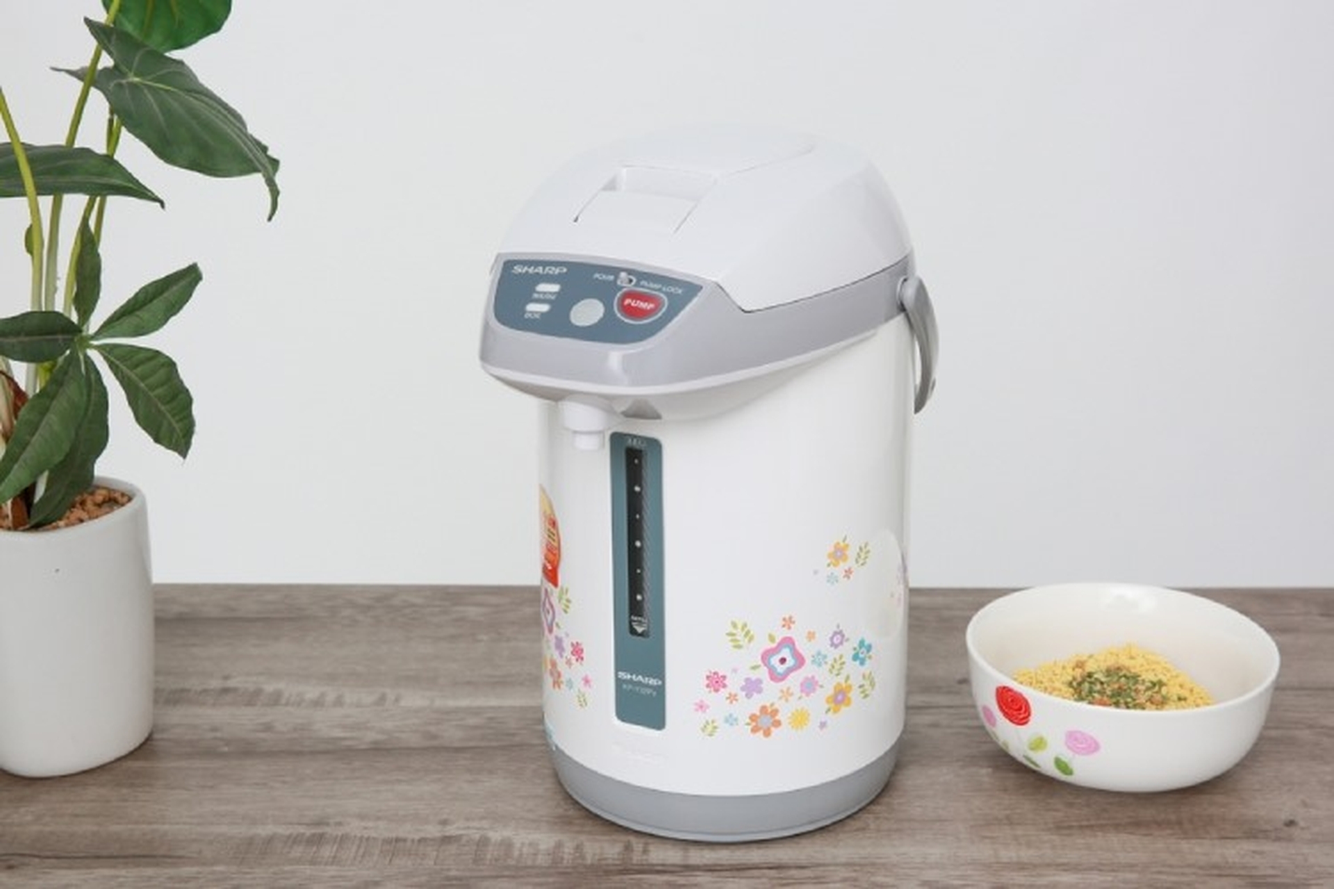 Hướng dẫn sử dụng bình thủy điện Sharp chi tiết, dễ hiểu cho người mới dùng lần đầu
