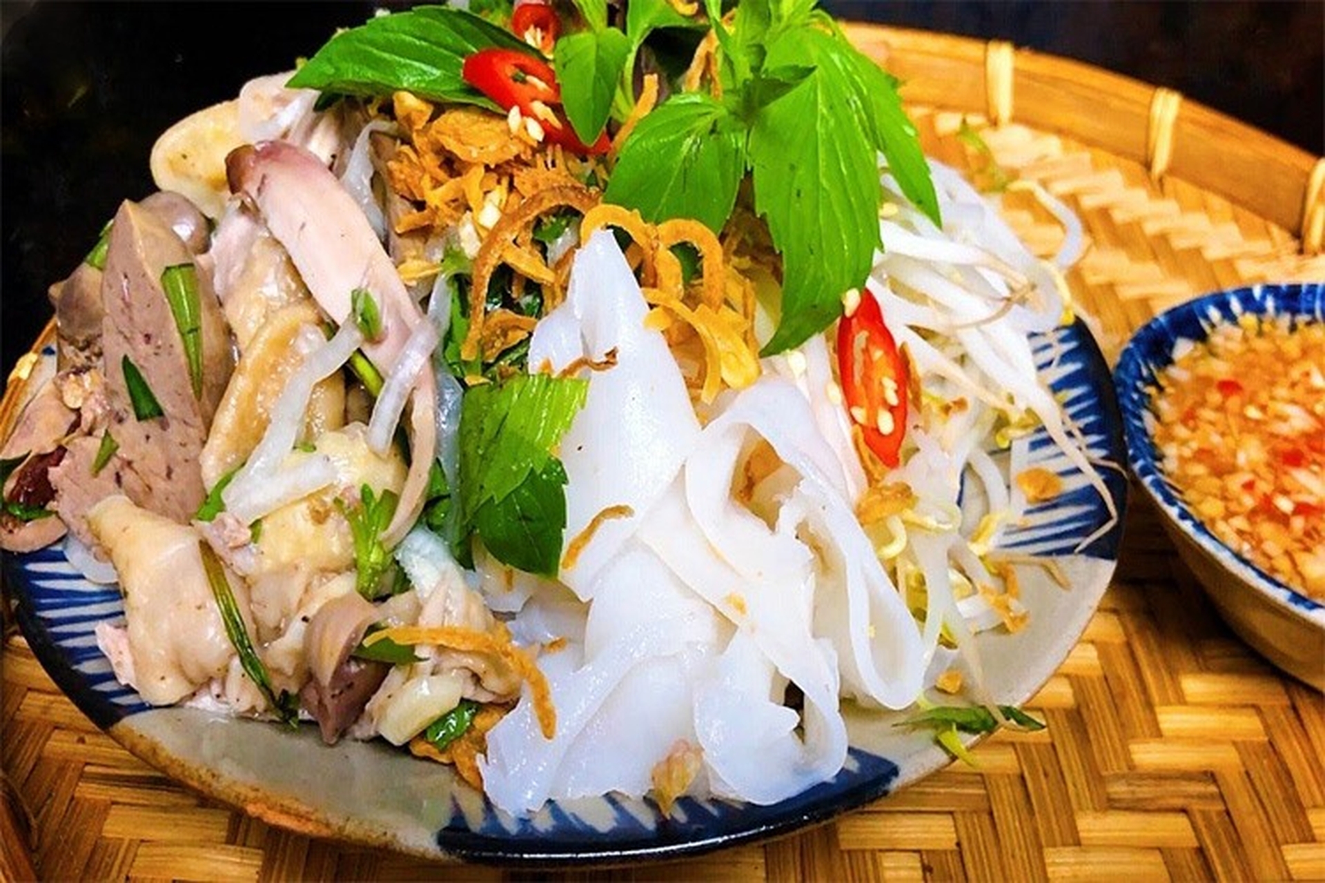 Trổ tài với cách làm bánh ướt lòng gà chuẩn vị Đà Lạt cho bữa cơm gia đình ngày nắng nóng