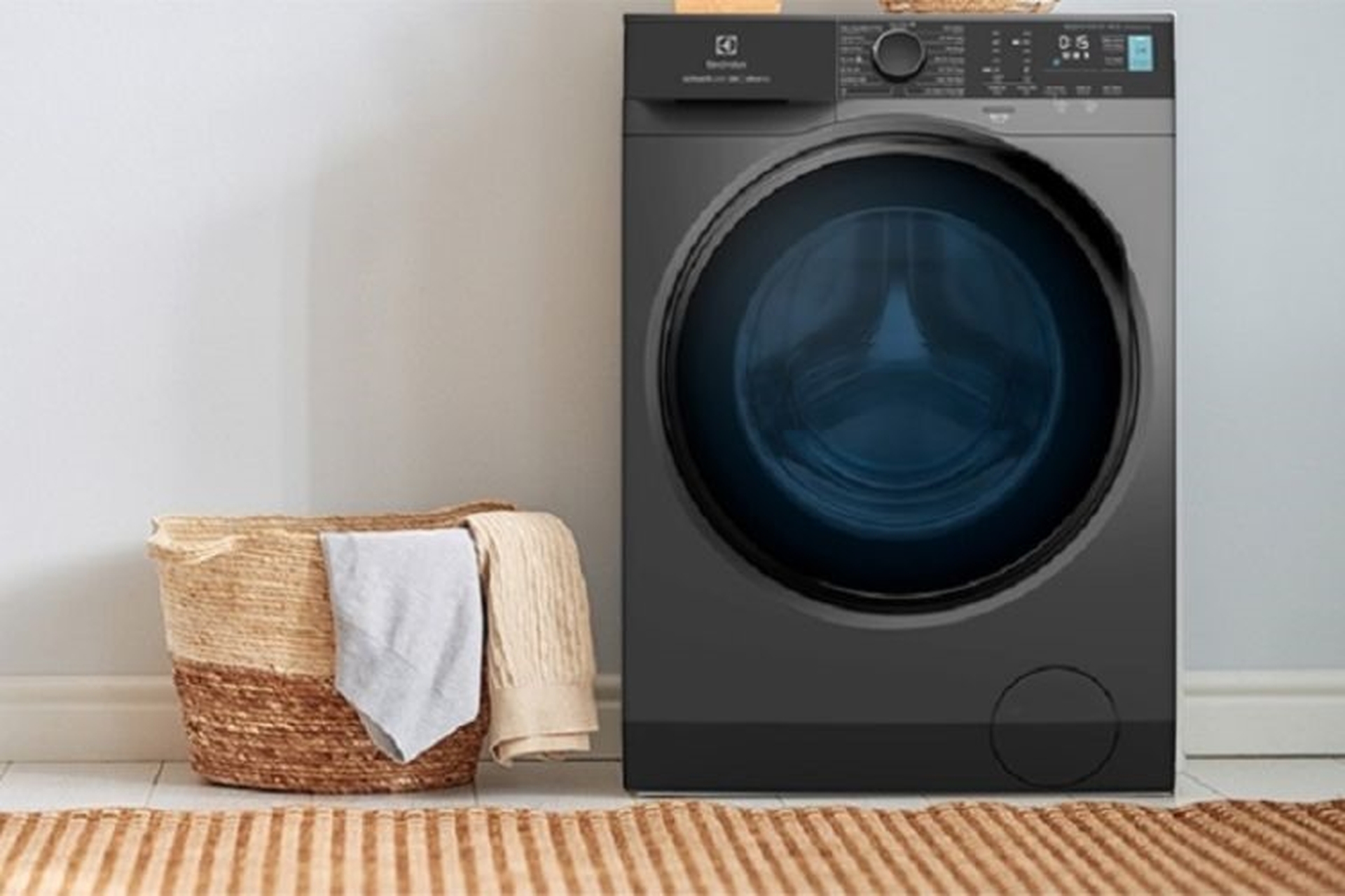 Review máy giặt Electrolux EWF1024P5SB: Thiết kế đẹp mắt, công nghệ hiện đại