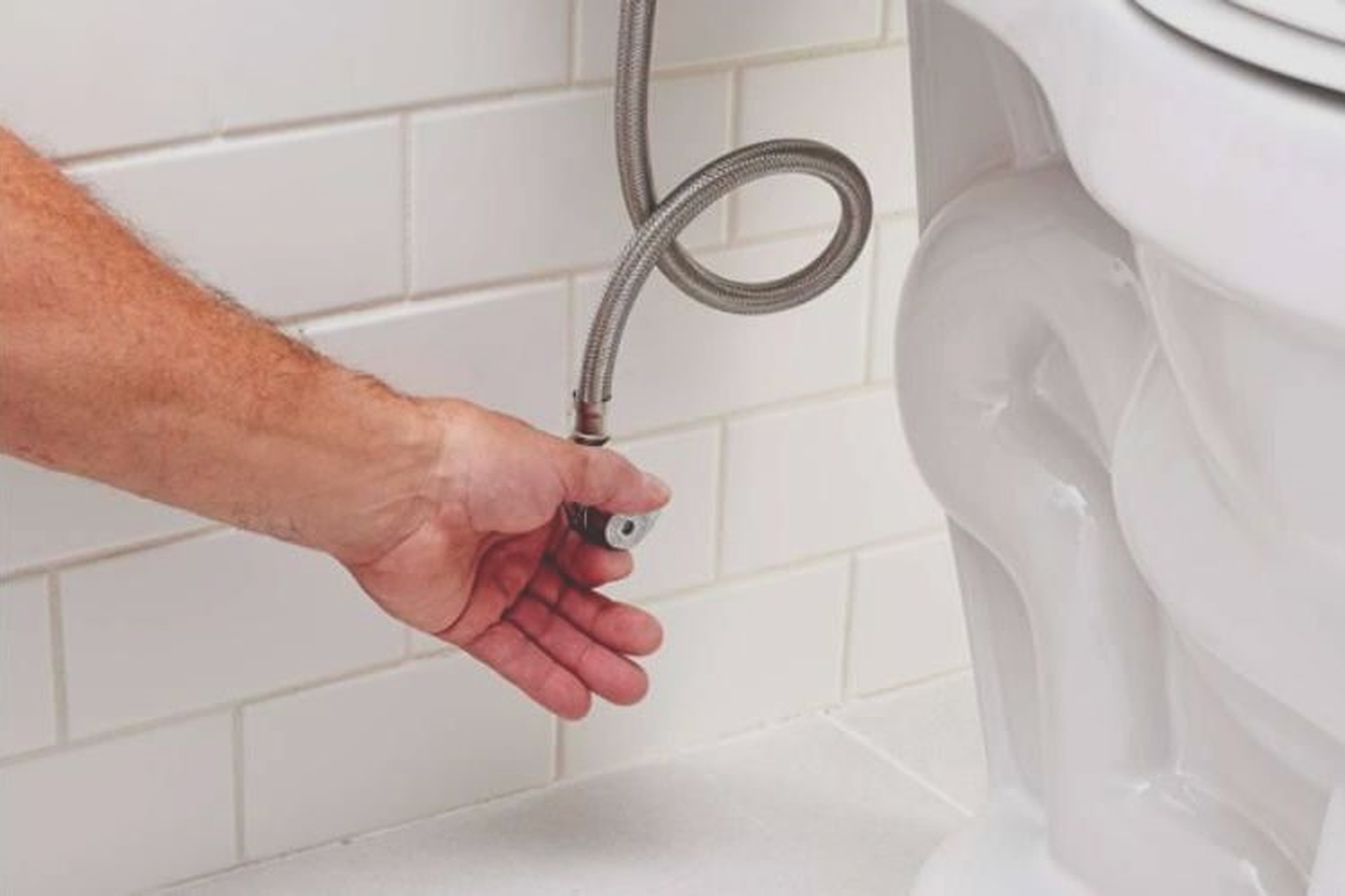 Dây vòi xịt vệ sinh bị rỉ nước: Lý do tại sao và làm thế nào để khắc phục một cách hiệu quả?