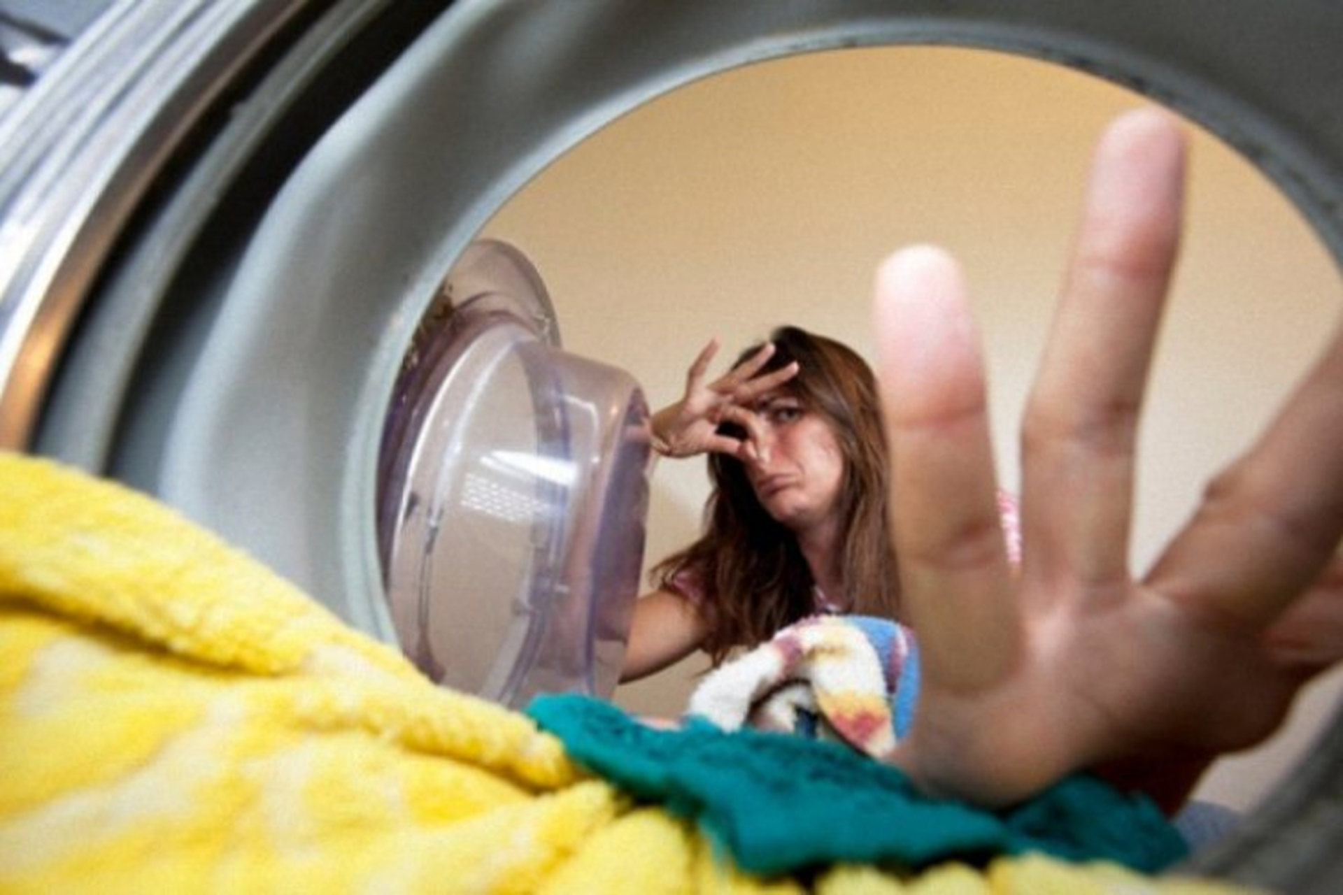 Tại sao máy giặt có mùi hôi? Tìm hiểu nguyên nhân và cách khắc phục tình trạng này