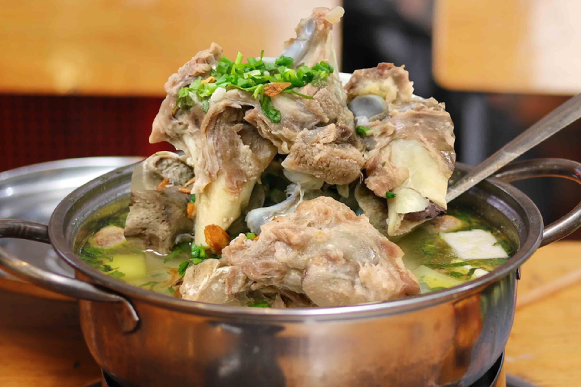 Hướng dẫn chi tiết cách nấu lẩu xí quách bò cho những buổi gặp mặt, quây quần với gia đình
