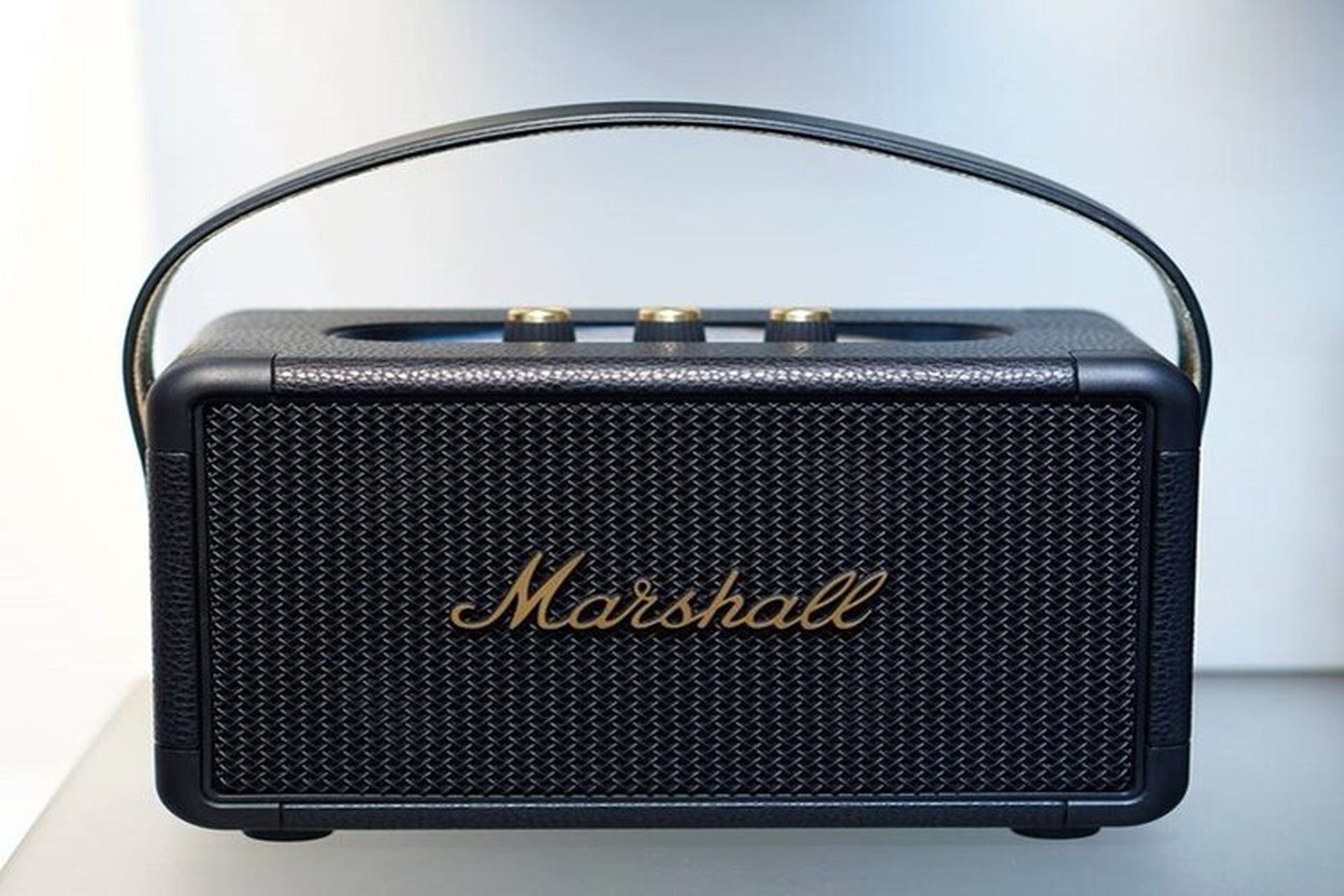 Hướng dẫn cách kết nối loa Marshall với điện thoại iPhone cực nhanh và đơn giản