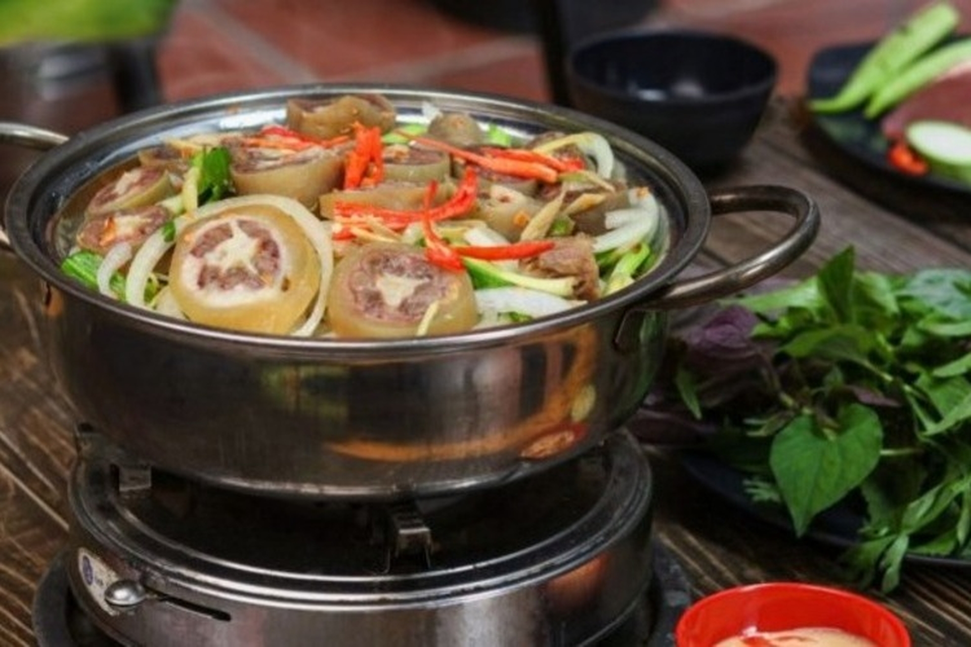 Mách bạn cách nấu lẩu đuôi bò miền Bắc thơm ngon, chuẩn vị, bồi bổ sức khỏe cả gia đình