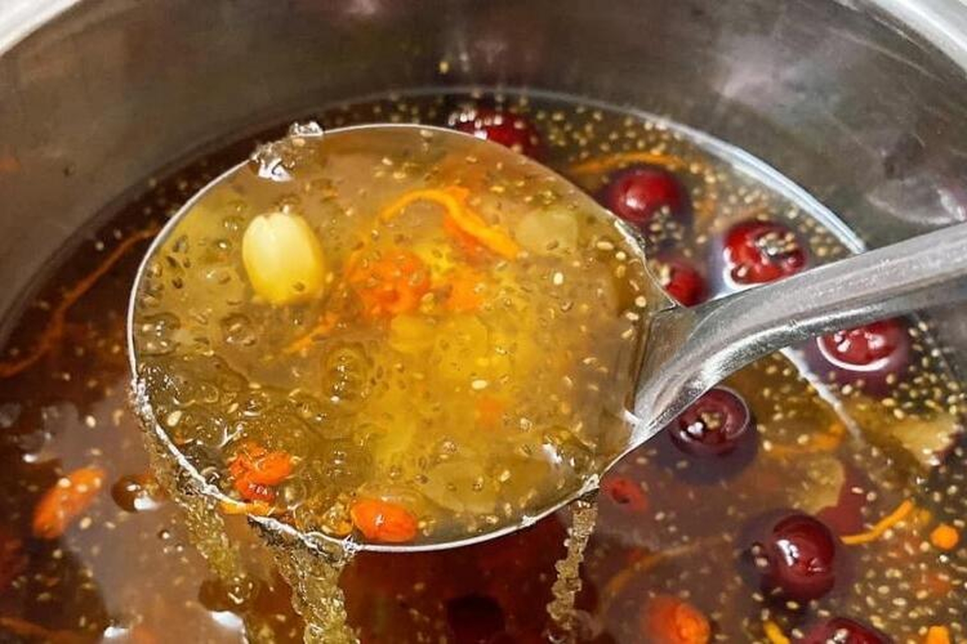 Gợi ý 4 cách nấu chè mủ trôm bạch quả, đậu xanh, hạt sen và hạt é siêu hấp dẫn, thanh mát