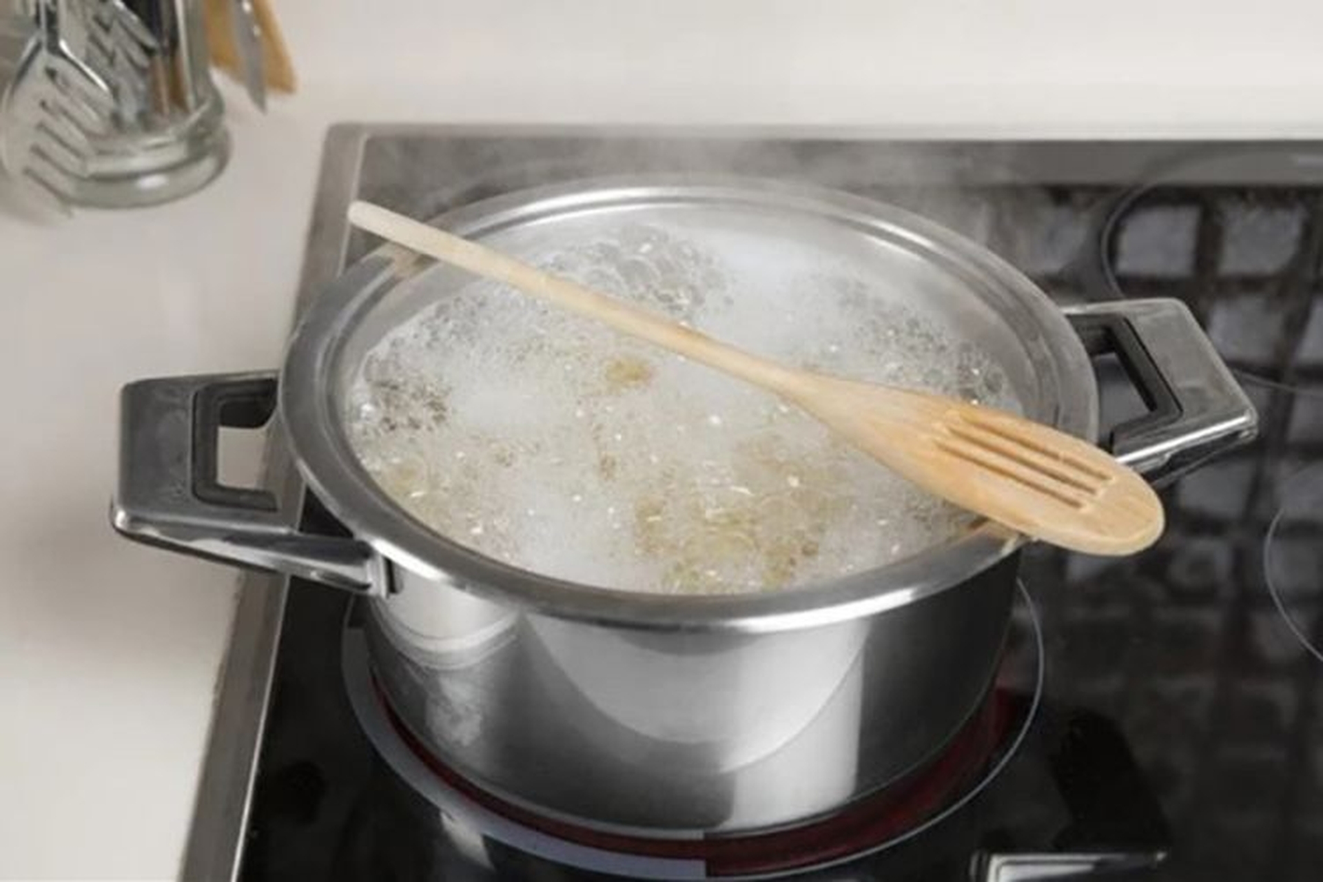 Mẹo chống trào khi nấu cháo giúp cháo mềm mịn, thơm ngon hơn, không dính nồi