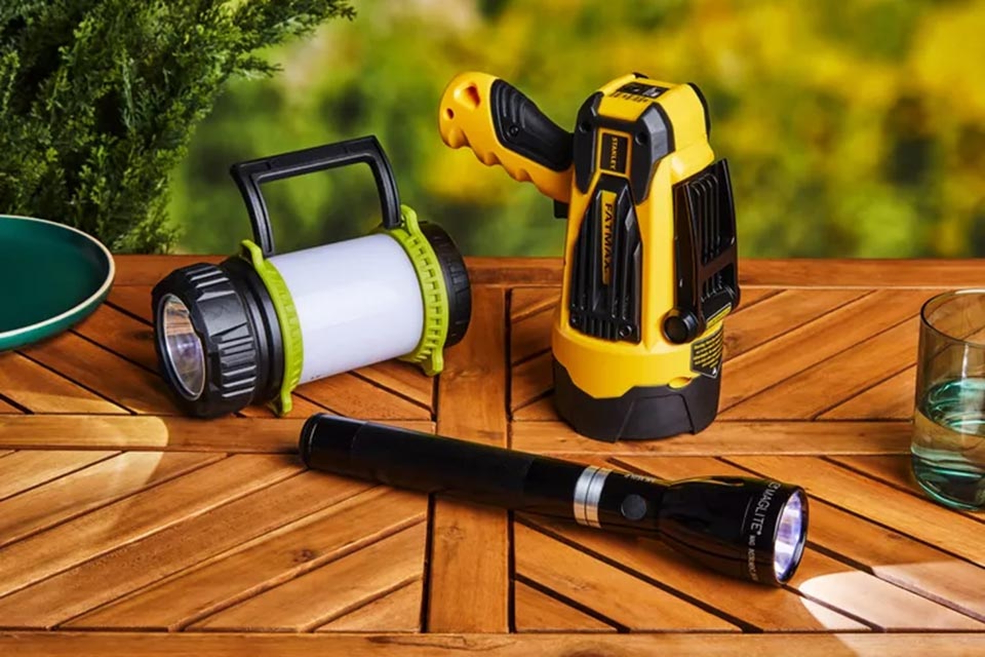 Khám phá top đèn sạc tích điện đa năng với thiết kế hiện đại và tiện ích vượt trội