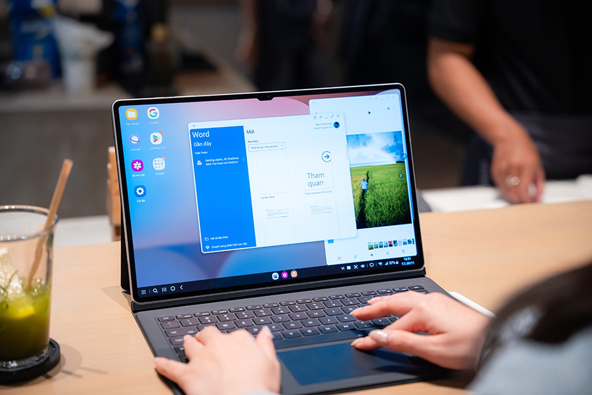 Hô biến bàn làm việc trở nên tối giản và năng suất cùng Galaxy Tab S10 Ultra