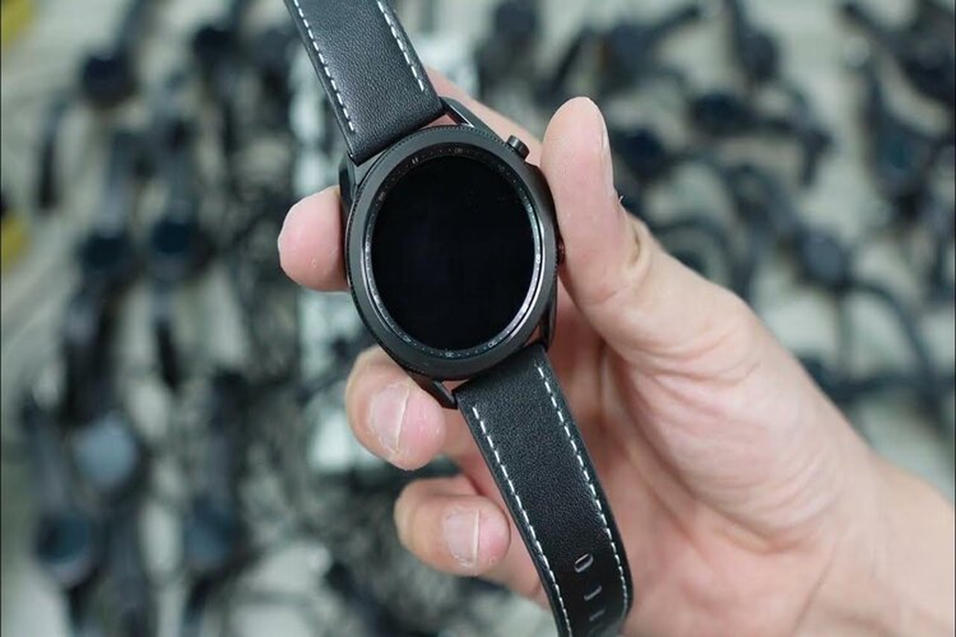 Hướng dẫn kiểm tra đồng hồ Samsung chính hãng để tránh mua nhầm hàng kém chất lượng