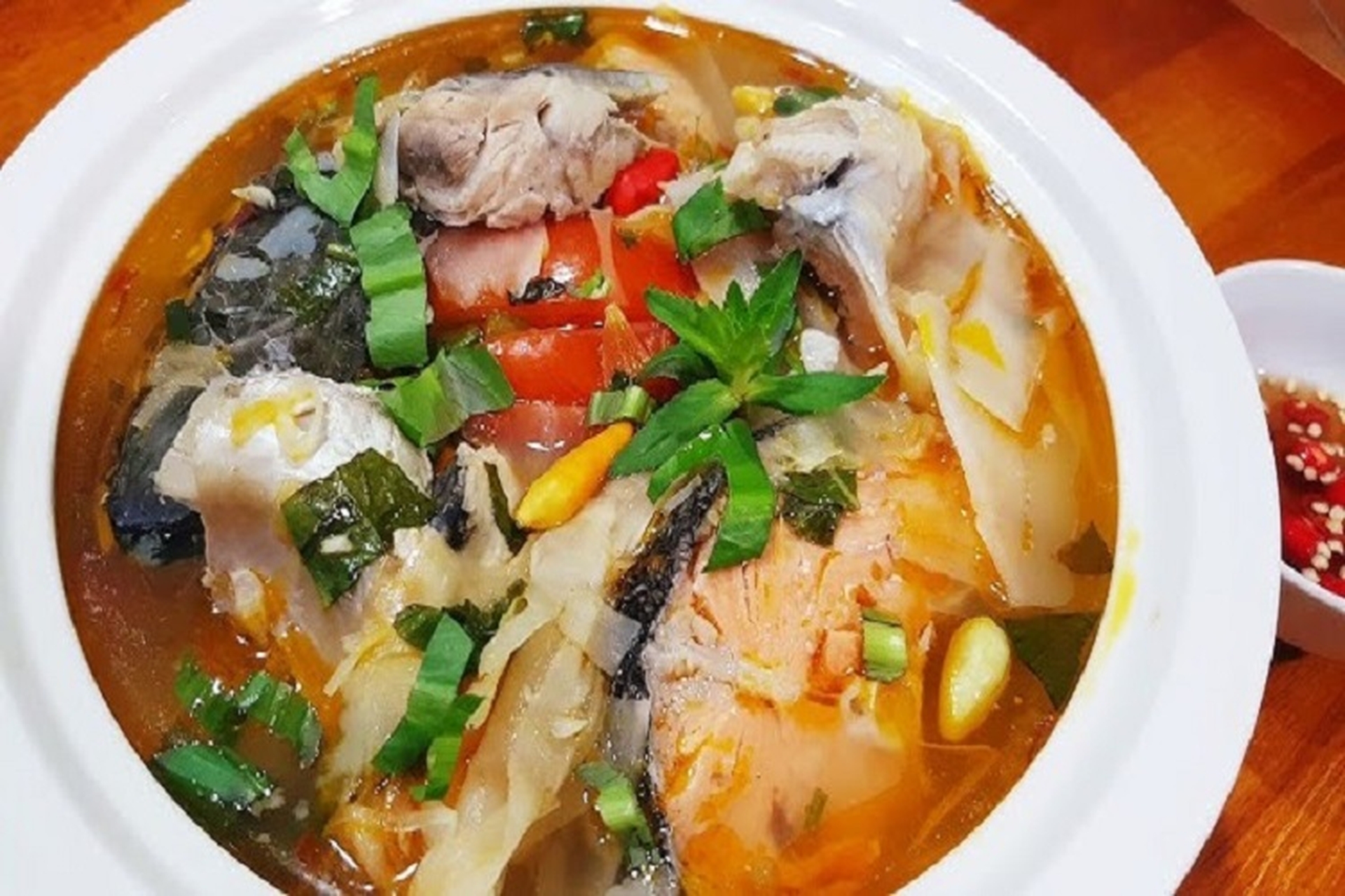 Hướng dẫn 2 cách nấu lẩu cá ngát thơm ngon, dễ chế biến tại nhà từ nguyên liệu đơn giản