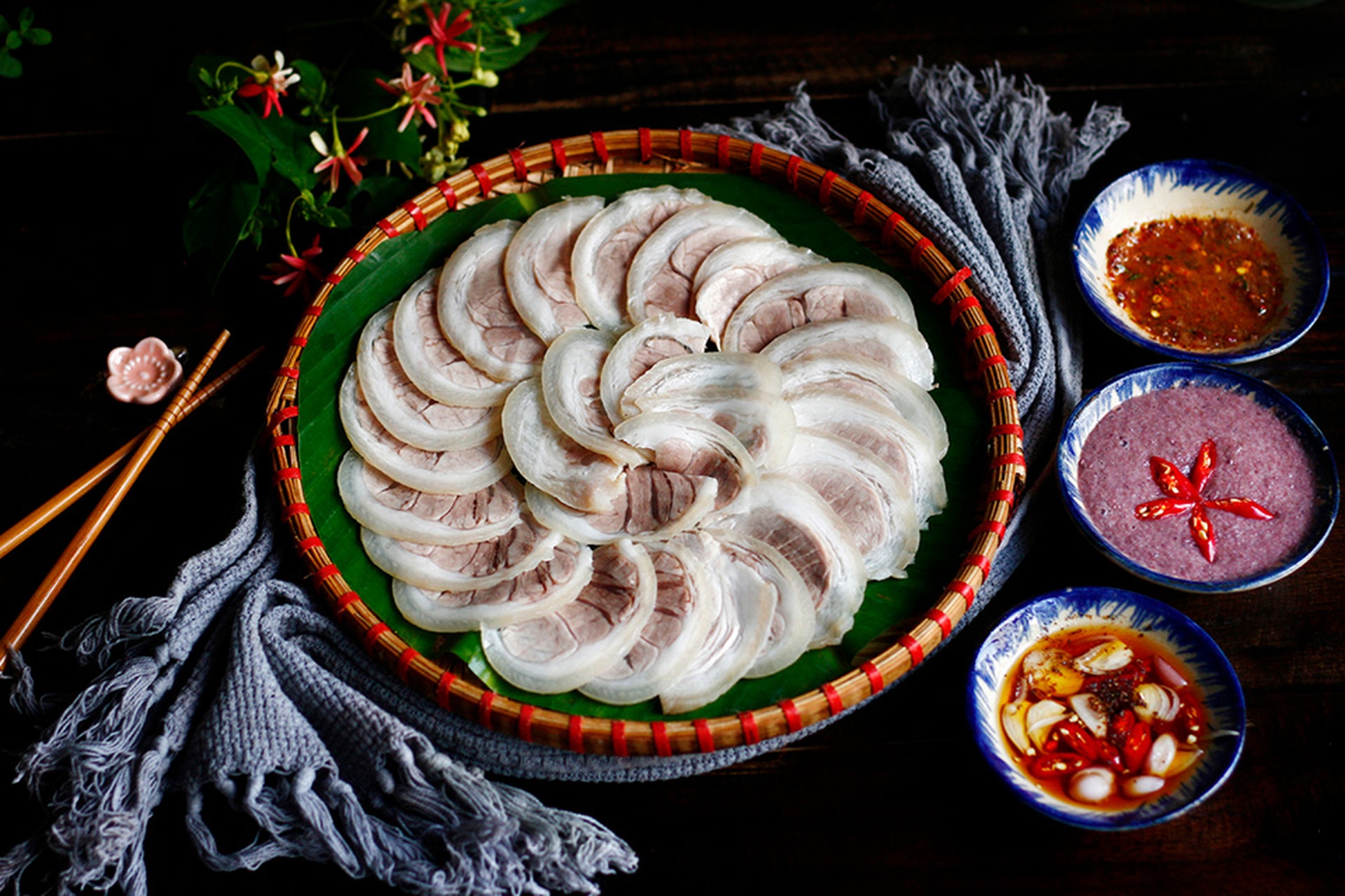 Mẹo luộc thịt chân giò ngon mềm, không bị hôi, giữ trọn hương vị từ thịt đến nước dùng