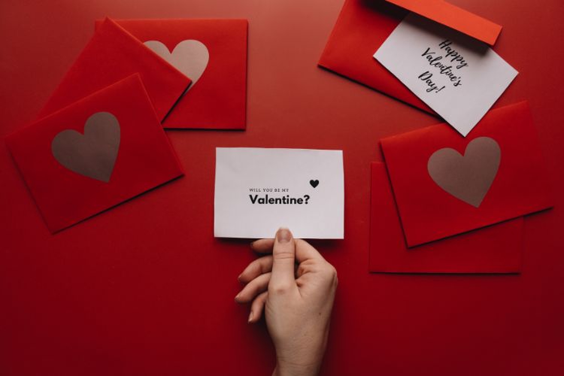 Ngày Valentine 2025 nên chọn màu quà tặng là gì để may mắn và ý nghĩa? Gợi ý hữu ích dành cho bạn 