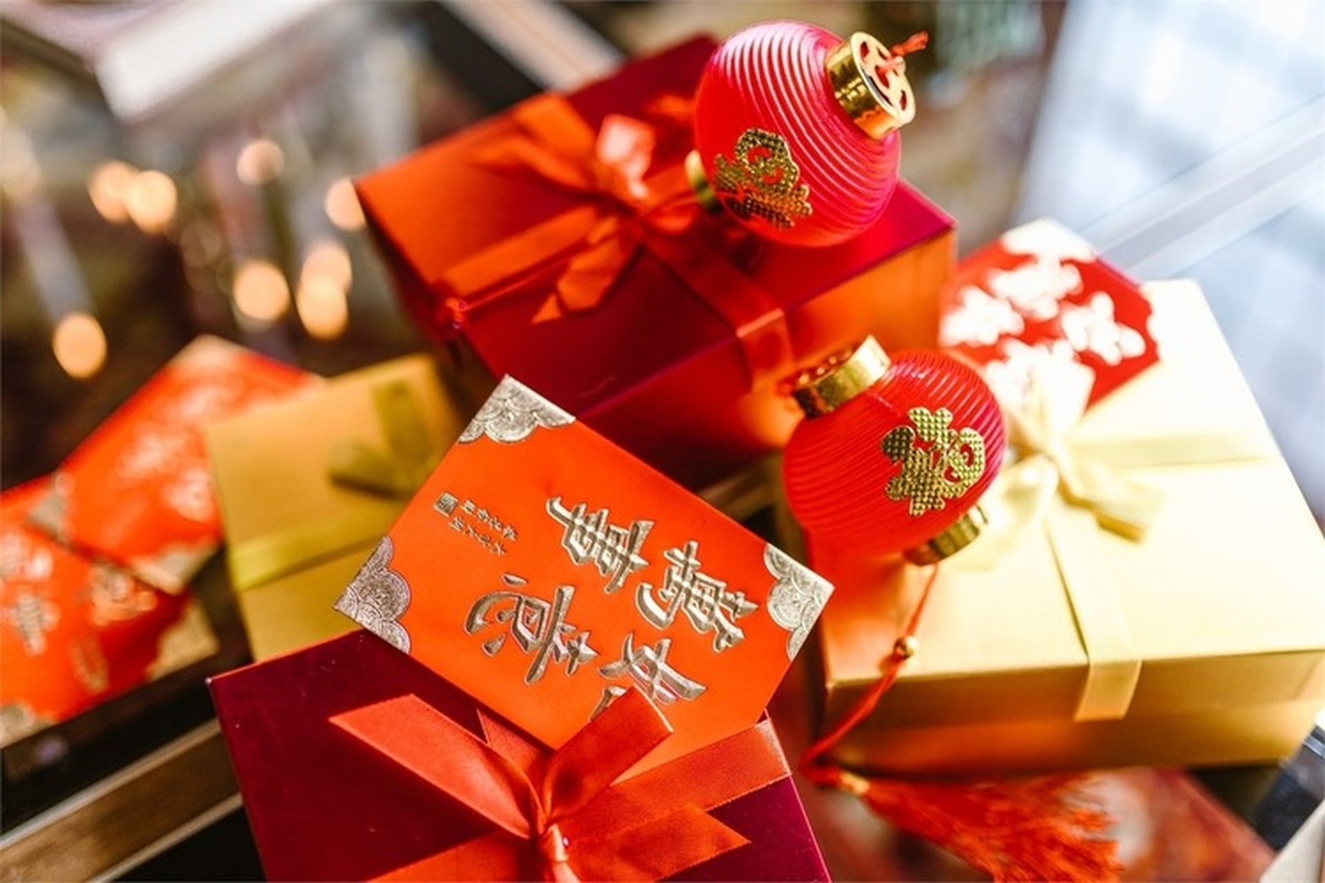 Tết Âm Lịch 2025 nên tặng quà gì? List quà tặng ý nghĩa dành cho ông bà, cha mẹ, người yêu và khách hàng