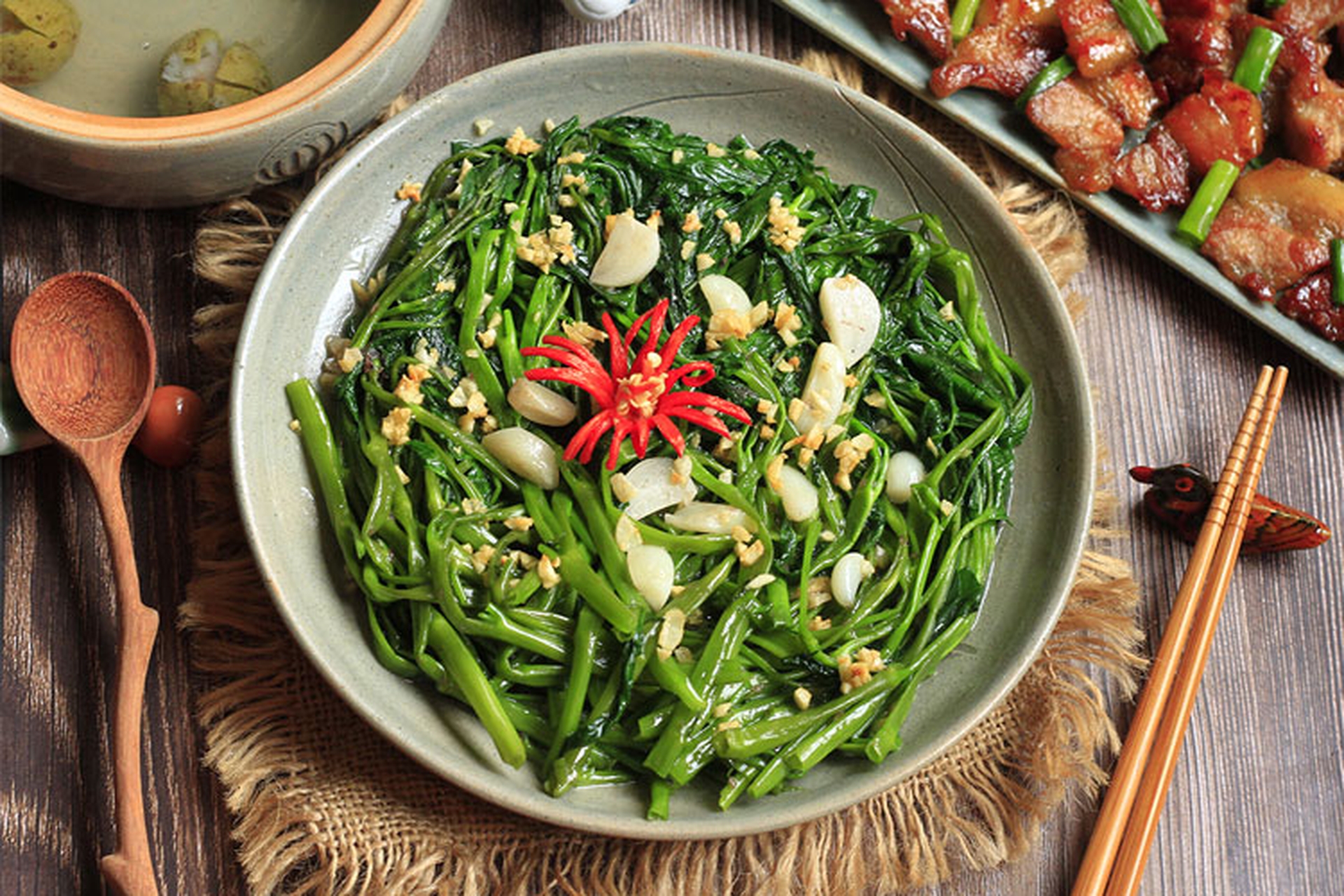 Cách xào rau muống bằng chảo chống dính xanh giòn nhất định bạn phải lưu ngay!