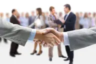 Tín nhiệm là gì? Cách xây dựng lòng tin hiệu quả trong môi trường làm việc hiện đại