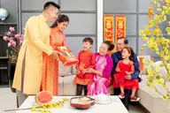 Nên tặng quà Tết vào ngày nào để lịch sự và ý nghĩa? Gợi ý thời gian tặng quà hợp lý trước Tết