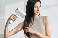 Cách chọn máy sấy tóc cho tóc dài phù hợp từng chất tóc, từ tóc mảnh đến tóc dày và dễ xơ rối