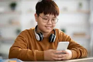 Mua điện thoại cho học sinh cấp 1 cần lưu ý gì? Gợi ý các sản phẩm phù hợp nhất 2025