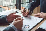 Hợp đồng bảo hiểm là gì? Những nội dung quan trọng cần nắm trước khi ký kết