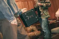 Marshall Bromley 150 ra mắt: Loa tiệc tùng nhỏ gọn với pin tháo rời, âm thanh 360°