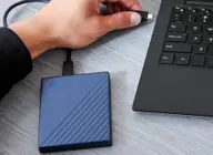Ổ cứng di động dùng được bao lâu? Tuổi thọ HDD, SSD và cách sử dụng bền hơn