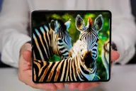 OPPO Find N6 lộ ảnh thực tế, màn hình gập gần như không thấy nếp gấp