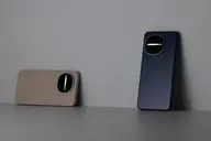 Sharp AQUOS R11 ra mắt với camera Leica và đèn breathing light độc đáo