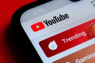 Trending là gì? Giải mã ý nghĩa của trending trên mạng xã hội và đời sống năm 2026