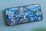 Vì sao RAM trên điện thoại ngày càng lớn trong kỷ nguyên smartphone AI bùng nổ?