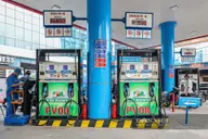 Xăng E10 và xăng 95 khác nhau thế nào? Nên chọn loại nào cho xe của bạn năm 2026?