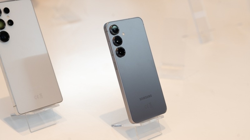 1993 mua điện thoại màu gì 5