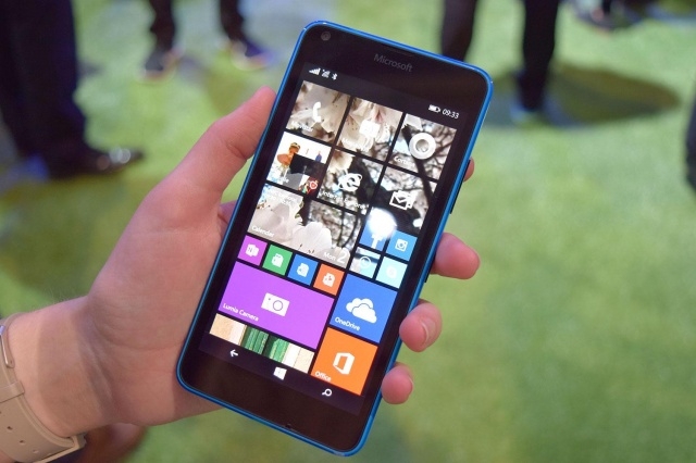 Tìm lại hình bóng của Nokia trên chiếc điện thoại Microsoft Lumia 640 ...