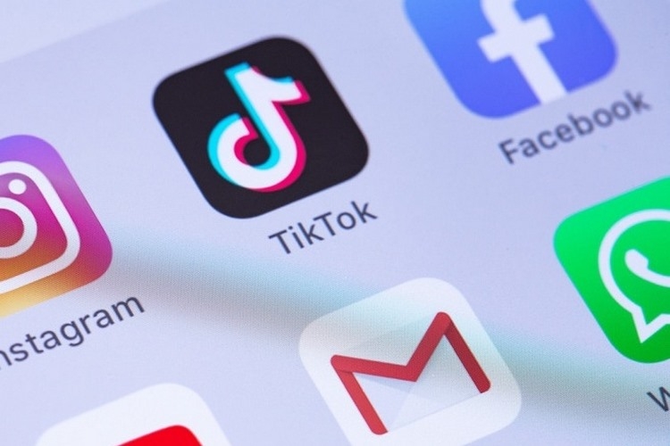 Mách bạn cách tìm bạn bè Facebook trên TikTok